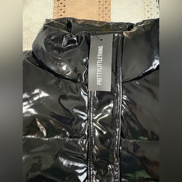 NWT PRETTYLITTLETHING Women's Black Vinyl Bubble Puffer Jacket-6 UK 2 US - Picture 3 of 8